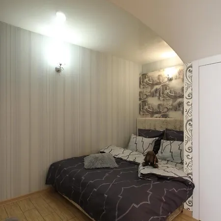 Апартаменти 30 Troitska Street